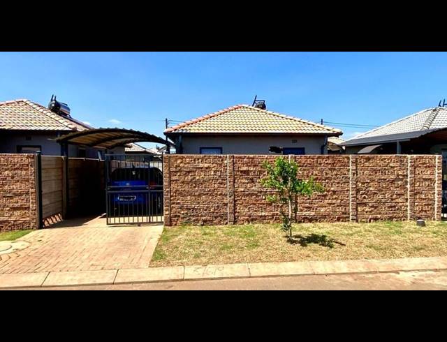 2 BEDROOM HOUSE FOR SALE IN PROTEA GLEN